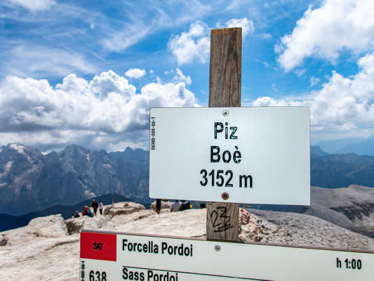 Impressionen der Dolomitenüberquerung Etappe 3 rund um den Piz Boè in der Sella-Gruppe in den Dolomiten
