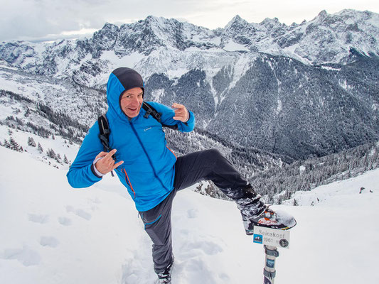 Anspruchsvolle Winterwanderung auf die Schöttelkarspitze, in der Soierngruppe im Karwendel.