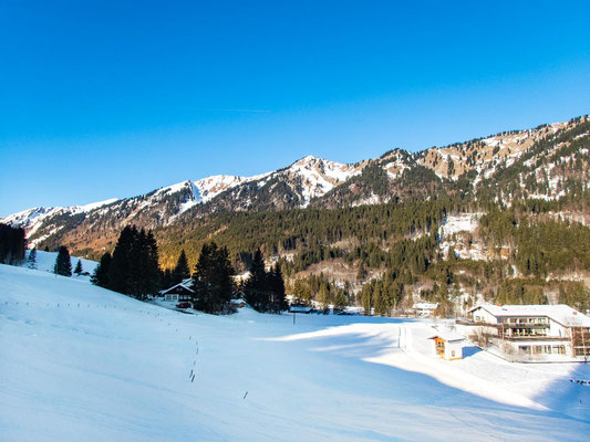 Abwechslungsreiche Schneeschuhtour in den Allgäuer Alpen - hinauf auf's Bleicherhorn, Höllritzereck, Ostertalberg und Tennenmooskopf.