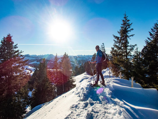 Abwechslungsreiche Schneeschuhtour in den Allgäuer Alpen - hinauf auf's Bleicherhorn, Höllritzereck, Ostertalberg und Tennenmooskopf.