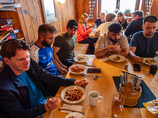 Wanderung des Integrationsprojekts Wanderglück zur Bad Kissinger Hütte und auf den Aggenstein in den Tannheimer Bergen.