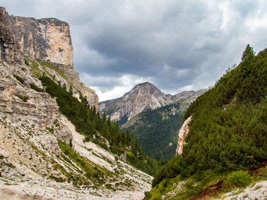 Impressionen der Dolomiten auf unserer Mehrtageswanderung Etappe 1 von Wolkenstein zur Puez Hütte, im Naturpark Puez-Geisler.