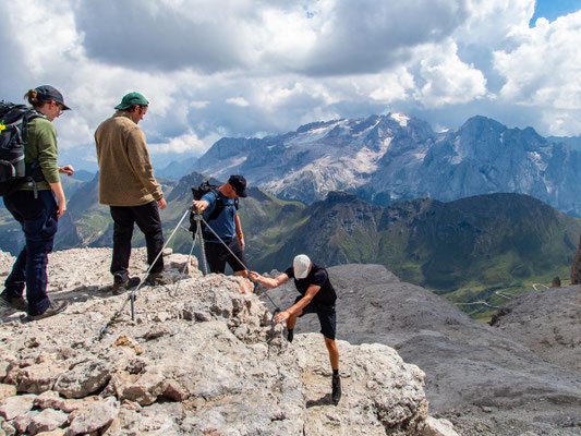 Impressionen der Dolomitenüberquerung Etappe 3 rund um den Piz Boè in der Sella-Gruppe in den Dolomiten
