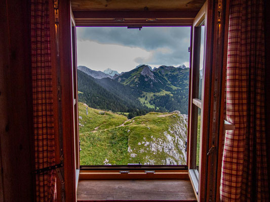 Wanderung des Integrationsprojekts Wanderglück zur Bad Kissinger Hütte und auf den Aggenstein in den Tannheimer Bergen.
