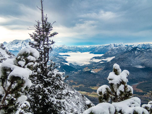 Anspruchsvolle Winterwanderung auf die Schöttelkarspitze, in der Soierngruppe im Karwendel.