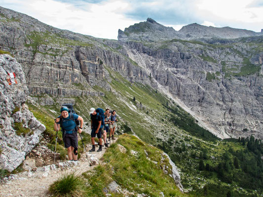 Impressionen der Dolomiten auf unserer Mehrtageswanderung Etappe 1 von Wolkenstein zur Puez Hütte, im Naturpark Puez-Geisler.