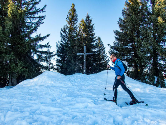 Abwechslungsreiche Schneeschuhtour in den Allgäuer Alpen - hinauf auf's Bleicherhorn, Höllritzereck, Ostertalberg und Tennenmooskopf.