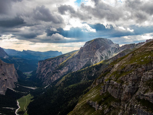 Impressionen der Dolomiten auf unserer Mehrtageswanderung Etappe 1 von Wolkenstein zur Puez Hütte, im Naturpark Puez-Geisler.
