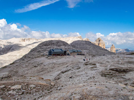 Impressionen der Dolomitenüberquerung Etappe 3 rund um den Piz Boè in der Sella-Gruppe in den Dolomiten