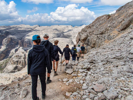Impressionen der Dolomitenüberquerung Etappe 3 rund um den Piz Boè in der Sella-Gruppe in den Dolomiten