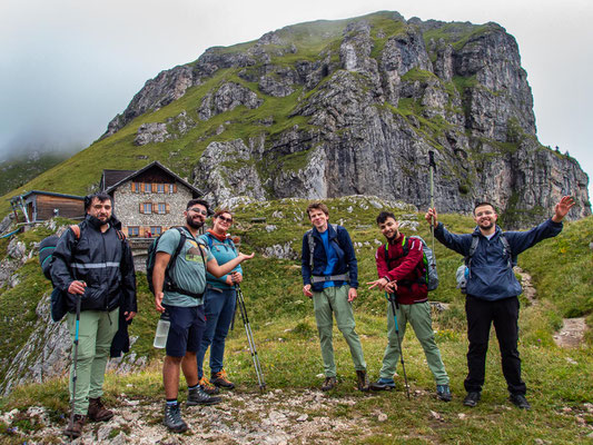Wanderung des Integrationsprojekts Wanderglück zur Bad Kissinger Hütte und auf den Aggenstein in den Tannheimer Bergen.
