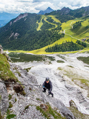 Spektakulärer Gipfel und Adrenalin pur, verspricht der Schlicker bzw. Ochsenwand Klettersteig in den Stubaier Alpen.