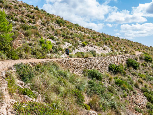 Mehrtagestrekking auf dem GR 221 auf Mallorca - Etappe 2 der Wanderung von Sant Elm nach Ses Fontanelles