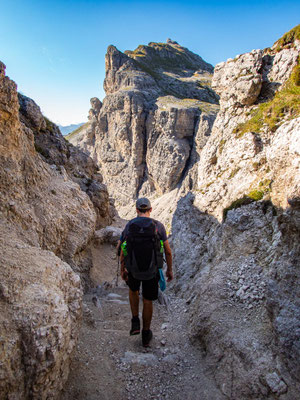 Impressionen der Dolomiten auf unserer Mehrtageswanderung Etappe 2 von der Puez Hütte, über das Grödner Joch, zur Pisciadu Hütte