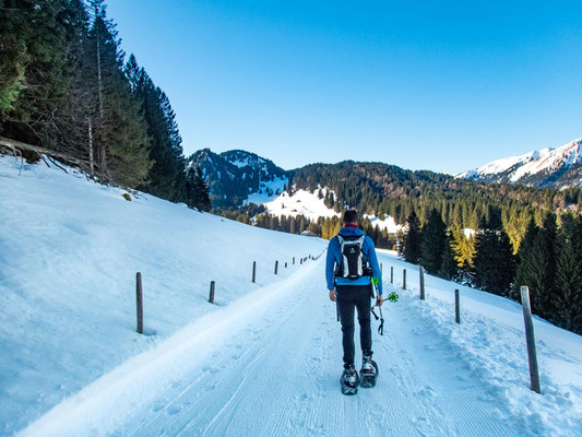 Abwechslungsreiche Schneeschuhtour in den Allgäuer Alpen - hinauf auf's Bleicherhorn, Höllritzereck, Ostertalberg und Tennenmooskopf.