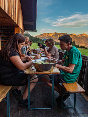 Bilder vom Wanderglück-Wochenende im Allgäu mit Wanderungen über die Nagelfluhkette, gemeinsamen Erlebnissen und gelebter Integration.