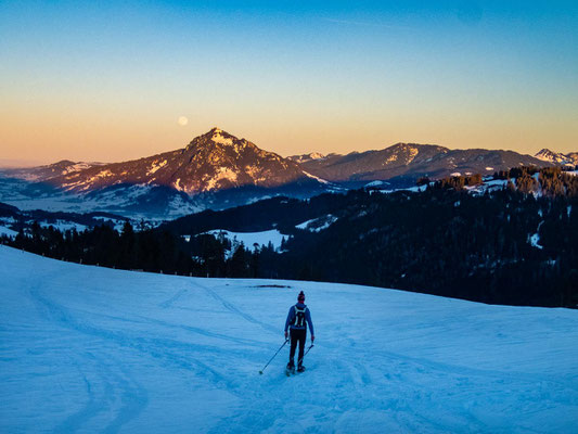 Abwechslungsreiche Schneeschuhtour in den Allgäuer Alpen - hinauf auf's Bleicherhorn, Höllritzereck, Ostertalberg und Tennenmooskopf.