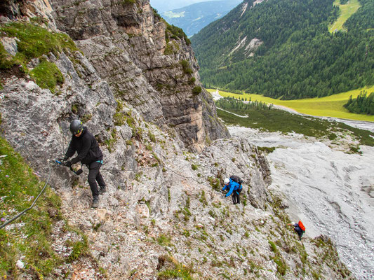 Spektakulärer Gipfel und Adrenalin pur, verspricht der Schlicker bzw. Ochsenwand Klettersteig in den Stubaier Alpen.