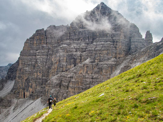 Spektakulärer Gipfel und Adrenalin pur, verspricht der Schlicker bzw. Ochsenwand Klettersteig in den Stubaier Alpen.