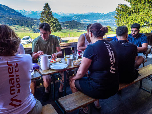 Bilder vom Wanderglück-Wochenende im Allgäu mit Wanderungen über die Nagelfluhkette, gemeinsamen Erlebnissen und gelebter Integration.