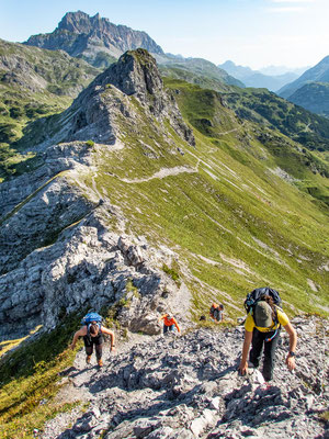 Bergwanderungen rund um die Freiburger Hütte im Lechquellengebirge (Touren: Formaletsch, Pöngertlekopf, Roggelskopf).