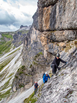Spektakulärer Gipfel und Adrenalin pur, verspricht der Schlicker bzw. Ochsenwand Klettersteig in den Stubaier Alpen.