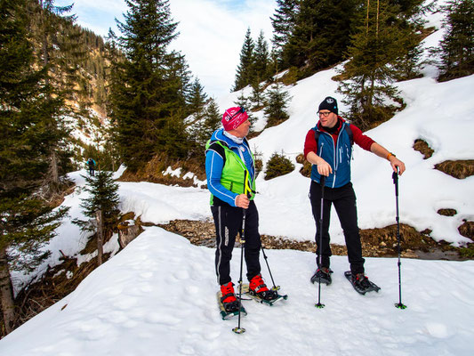 Schneeschuhwanderung im Allgäu - Tourentipp auf die Krinnenspitze. Eine technisch mittelschwere Bergtour, die Kondition erfordert.