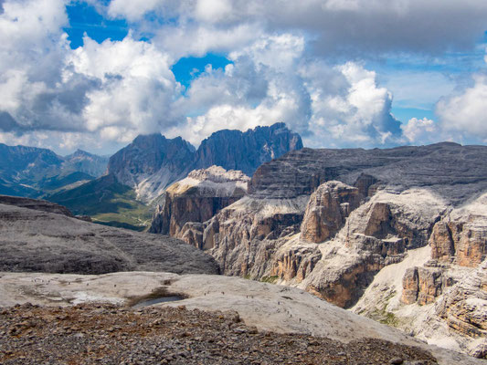 Impressionen der Dolomitenüberquerung Etappe 3 rund um den Piz Boè in der Sella-Gruppe in den Dolomiten