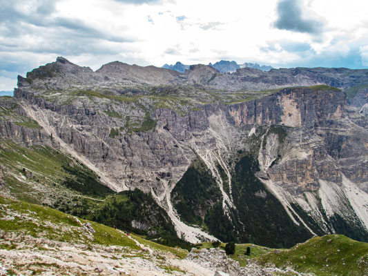 Impressionen der Dolomiten auf unserer Mehrtageswanderung Etappe 1 von Wolkenstein zur Puez Hütte, im Naturpark Puez-Geisler.