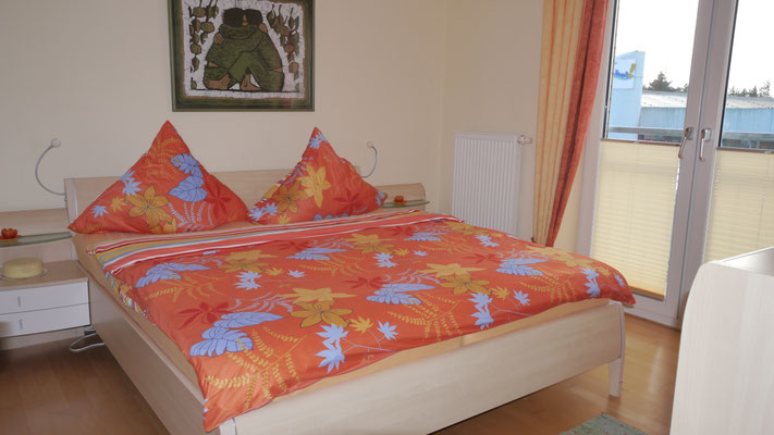 Das Schlafzimmer der Ferienwohnung Nr. 13 im Strandpalais Duhnen