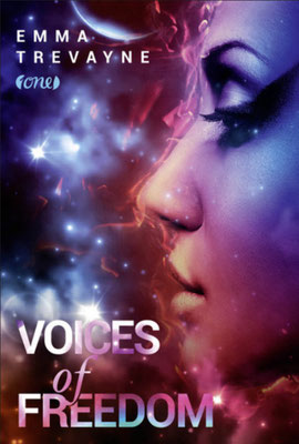 Buchcover "Voices of Freedom": Seitenaufnahme eines femininen Gesichts mit stark geschminktem Auge vor einem abstrakten, rosa und blau leuchtenden Hintergrund
