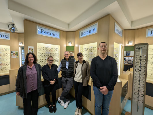 L'équipe Optique Dormans / La Lunetterie avec de gauche à droite : Sabrina, Marion, Alain Dupuis,Stéphanie et Pierre-Marie.