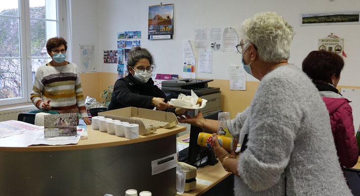 L'équipe municipale est à la manoeuvre pour le confort des participants.