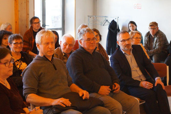 de gauche à droite : Eric Assier, maire de Condé-en-Brie, Michel Hazard, viticulteur condéen, Dominique Moyse, conseiller régional Hauts-de-France.