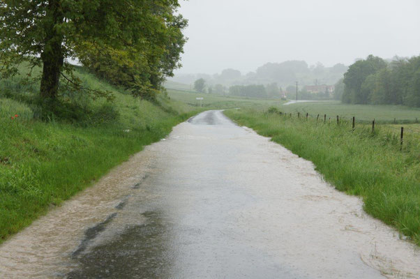 La "traversée" provoquant ces inondations doit être remplacée par les services de la Voirie départementale de l'Aisne.