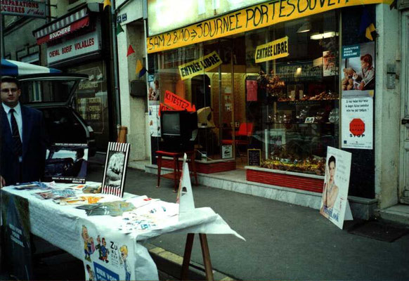 Le samedi 28 octobre 1995, en costume cravate avec épingle, Alain Dupuis voit la Foire Saint-Crépin avec une visibilité qui ne passe pas inaperçue.