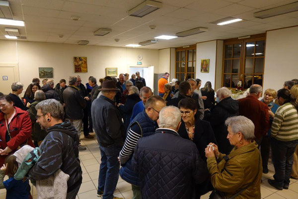 Dix habitants de La Chapelle-Monthodon, dont 3 jeunes âgés de 18 ans, ont répondu à l'invitation de la municipalité valcampanienne.