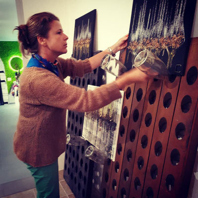 Caroline Brun expose 18 toiles et 4 douves dans la galerie-musée Champagne Météyer.