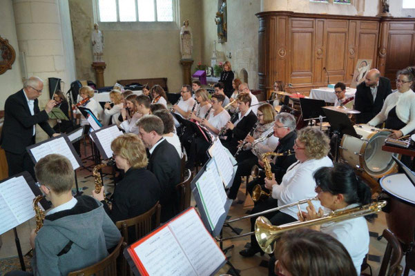 L'orchestre, 3 formations sous la direction de José Luton.