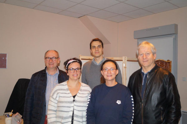 Au premier plan, de gauche à droite : Emilie Verliat et Claire Brely. A l'arrière plan de gauche à droite : Etienne Haÿ, Matthieu Corpel, médecin généraliste et Eric Assier.