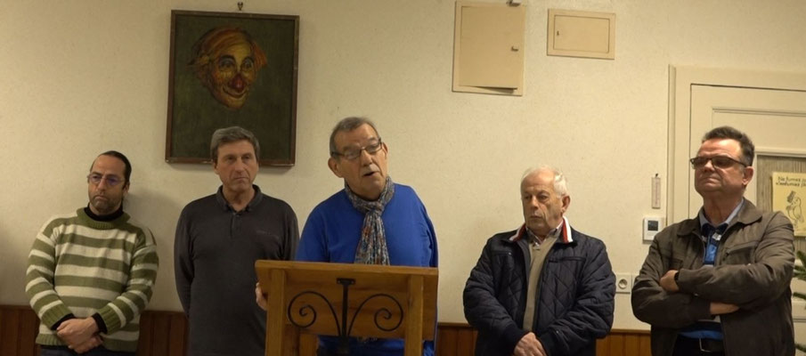 Au centre : le maire de Vallées-en-Champagne Bruno Lahouati.