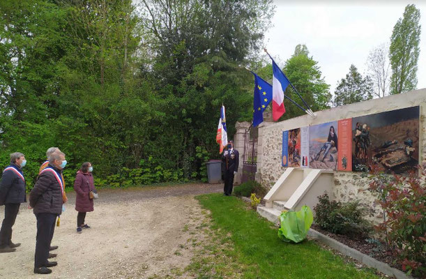 Le monument aux morts de Saint-Agnan commune de Vallées-en-Champagne.