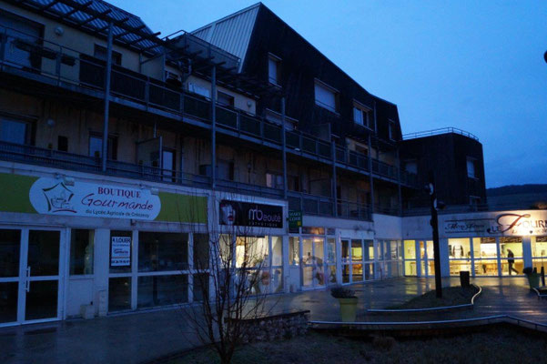 Sorti de terre en 2012, l'éco-quartier privilégie le bois et comprend une place publique, quatorze logements sociaux et cinq commerces.