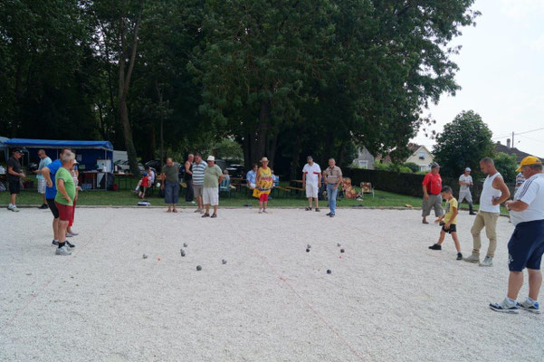 L'ABD organise ses concours de pétanque sur le boulodrome rénové, situé dans le parc du château de Dormans...