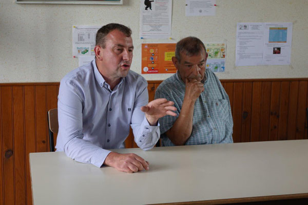 De gauche à droite : Olivier Picart et Bruno Lahouati, maire de Vallées-en-Champagne.