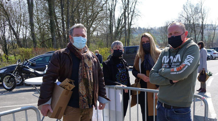 De gauche à droite :  Le maire Arnaud Battefort, également vice-président de la Communauté de Communes du Val de l'Aisne en charge du tourisme et trésorier de l'association Maires Ruraux 02-AMRF, et Georges Lefèbvre.