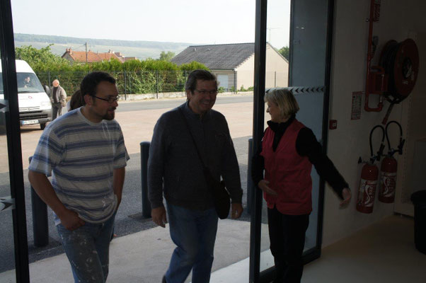 Dès 09h00 tapantes, Isabelle Mathieu accueille les premiers clients.