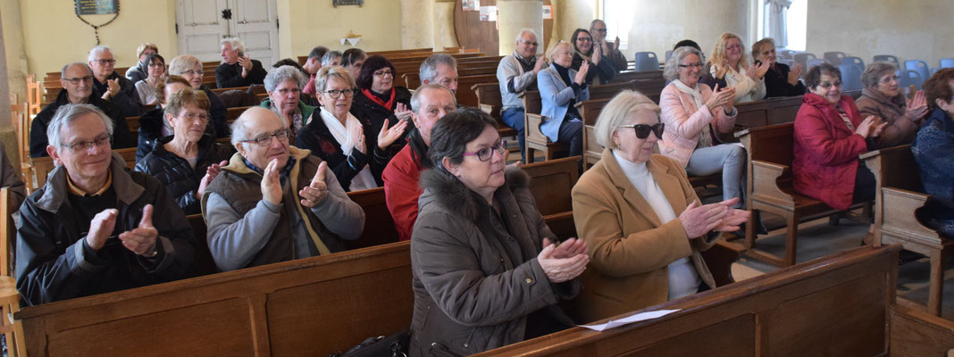 Le public a apprécié le concert avec des applaudissements nourris.