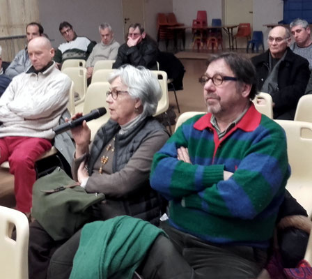 Au micro  : Chantal Hochet, maire de Villiers-saint-Denis. A sa gauche : Dominique Jourdain, ancien maire de Château-Thierry.