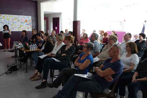 Les participants suivent avec intérêt la présentation du rapport d'activités de l'année 2018.